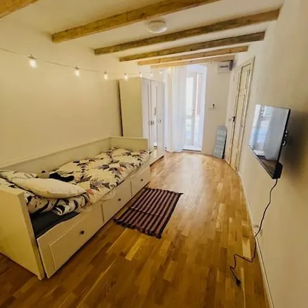 Apartment Ciao 5 *